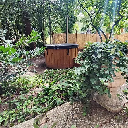 Stylish In The Woods Near National Park With Private Hot Tub Free Wifi And Parking *