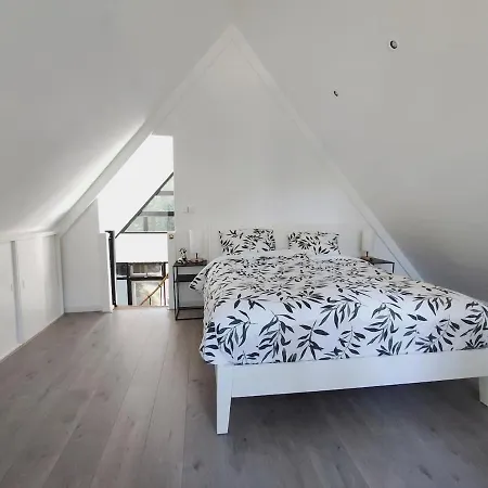 Stylish In The Woods Near National Park With Private Hot Tub Free Wifi And Parking Vakantiehuis Meijel
