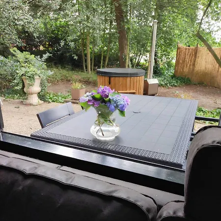 Stylish In The Woods Near National Park With Private Hot Tub Free Wifi And Parking Feriehus *