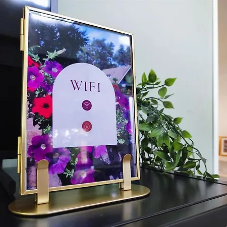 Stylish In The Woods Near National Park With Private Hot Tub Free Wifi And Parking Feriehus